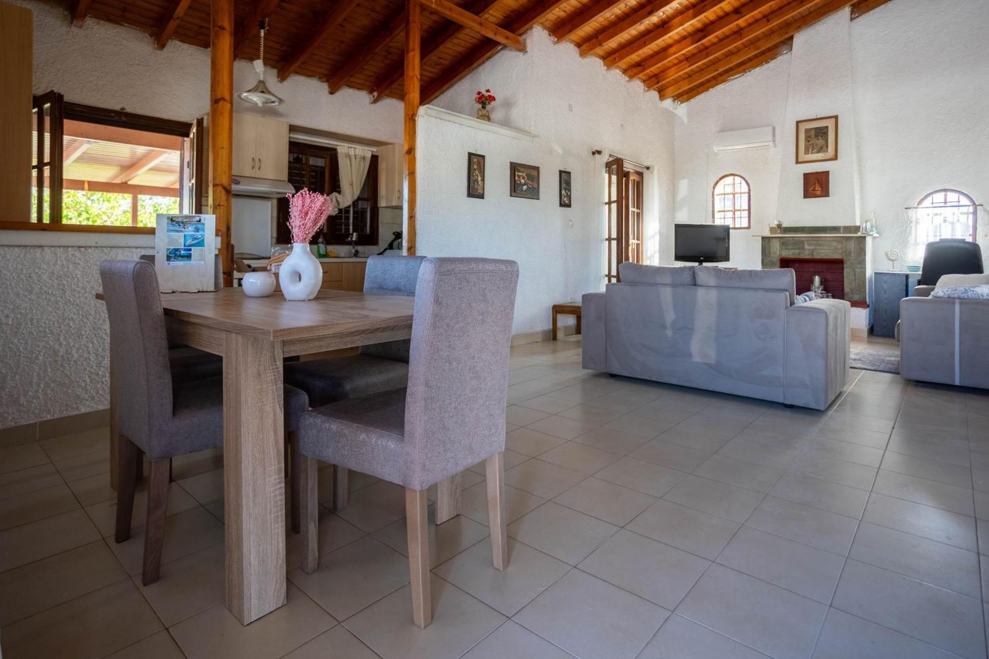 Villa Seaside Retreat For Families And Pets Messíni Esterno foto